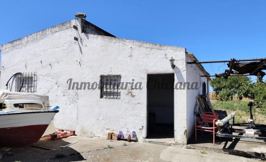 Parcela de 6.300 m2 con Casa a Reformar, Callejón Borreguito. Chiclana. Inversión junto Hotel Fuentemar